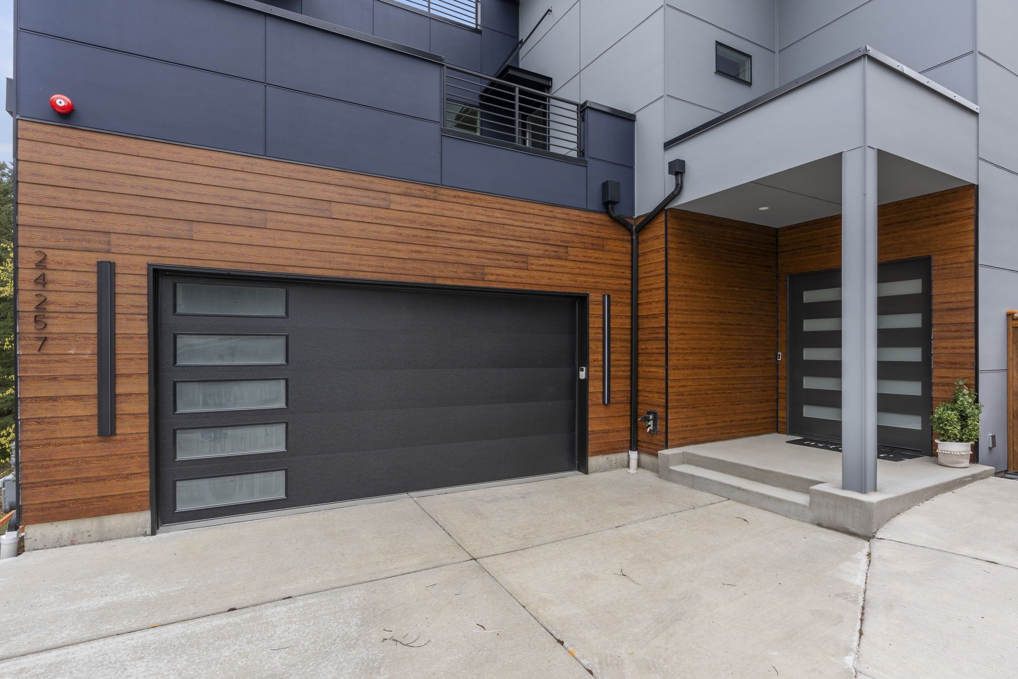 Custom new-construction home built by Saaral Build in Sammamish, Washington